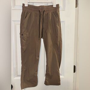 Women’s Columbia cropped pants size medium